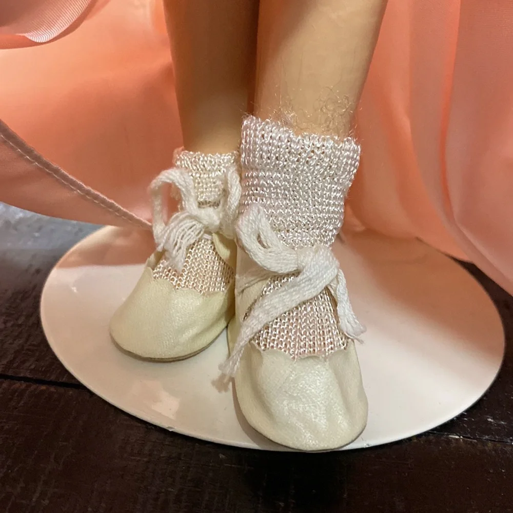 Gorgeous Vintage Southern Belle Doll On Stand! - Picture 12 of 14